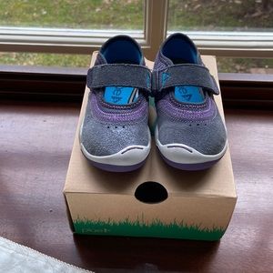 PLAE Girls Sz 6.5 Emme Shimmer Suede